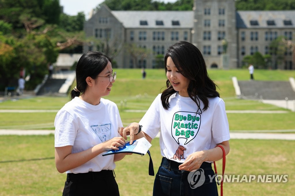'바이바이 플라스틱' 캠페인 활동하는 김건희 여사