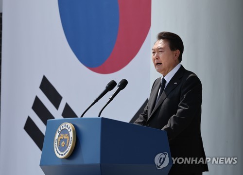 "자유는 피 묻은 전투복에서"…尹, 참전용사 '영웅'으로 소환