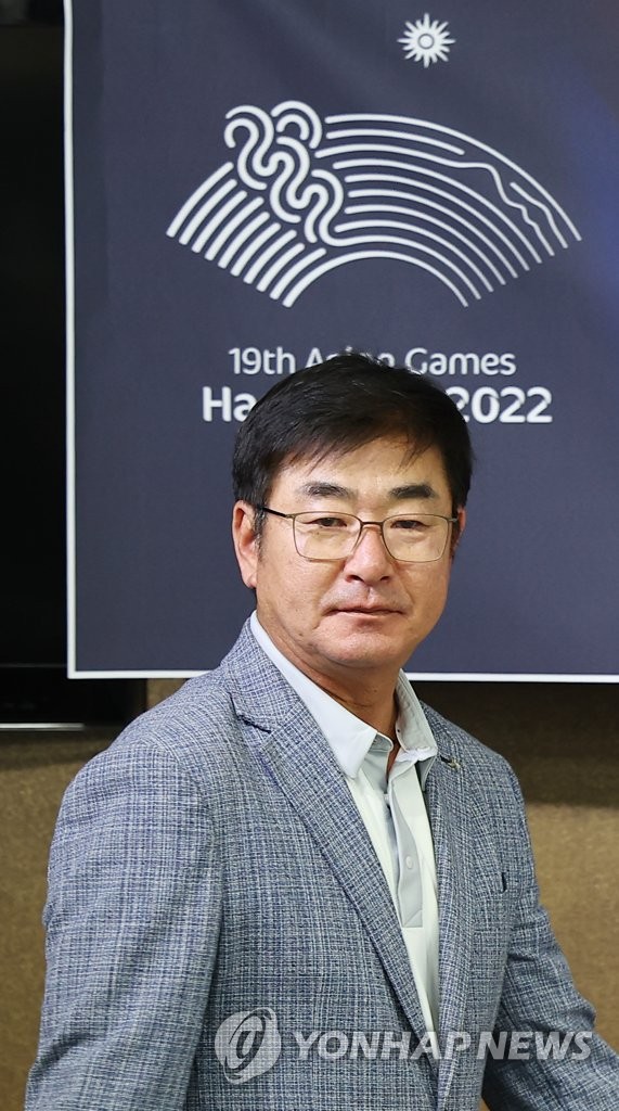 In this file photo from June 9, 2023, Ryu Joong-il, manager of the South Korean Asian Games baseball team, prepares to announce his squad at the Korea Baseball Organization headquarters in Seoul. (Yonhap)