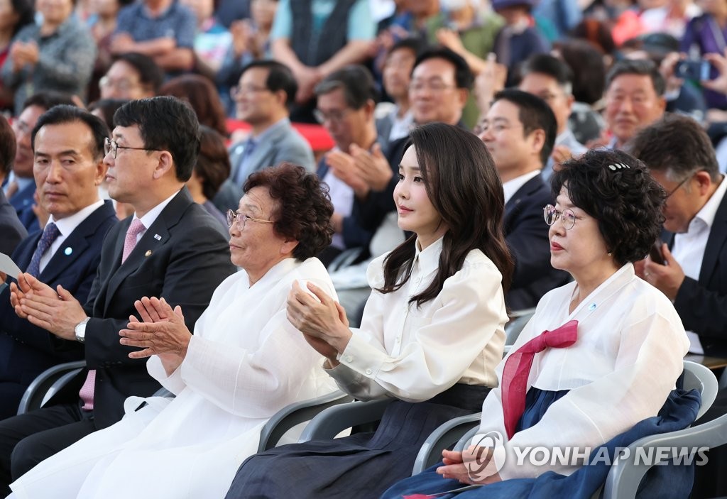 한산모시문화제 개막식 참석한 김건희 여사