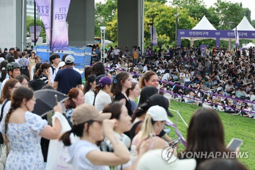 여의도 물들인 보랏빛 축제…"30도 무더위쯤이야, 땡큐 BTS!"(종합)