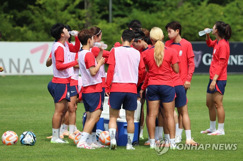 여자 축구 대표팀, 무더위 속 훈련