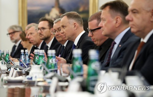 [속보] 두다 대통령 "한국 무기 폴란드에서 생산 희망"
