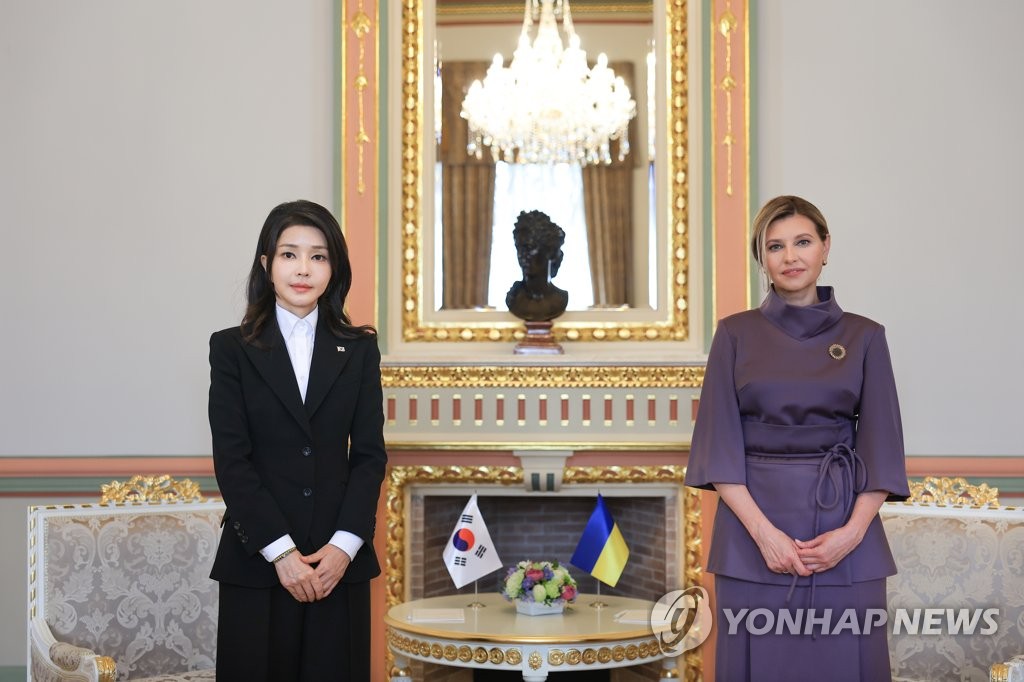 First Lady Kim and First Lady Zelenska Discuss Support for Ukraine’s Recovery and War Horrors Exhibition