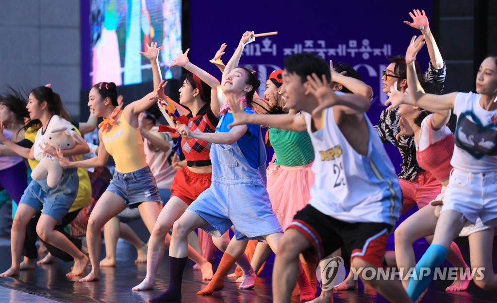 제주 탑동해변공연장서 '한여름 밤의 예술공연'
