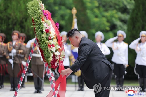 중국, 김정은 중국군묘 참배에 "중·북 전통적 우호 계승"