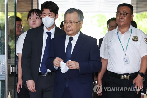 '성공한 특검' 박영수 구속…딸이 받은 돈 '결정타'
