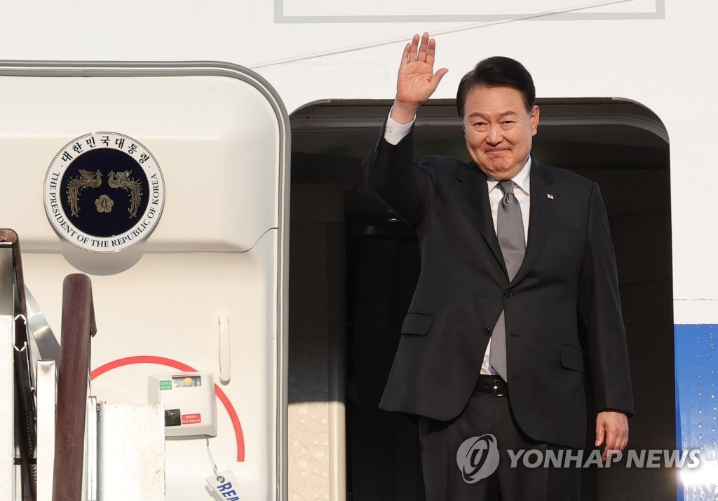 윤 대통령, 한미일 정상회의 참석차 미국 출국