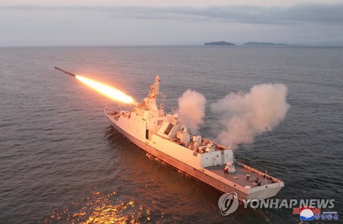 김정은, 한미연합연습 기해 해군 시찰ㆍ순항미사일 발사 참관