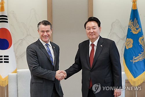 Yoon meets with U.S. senator to discuss bilateral ties