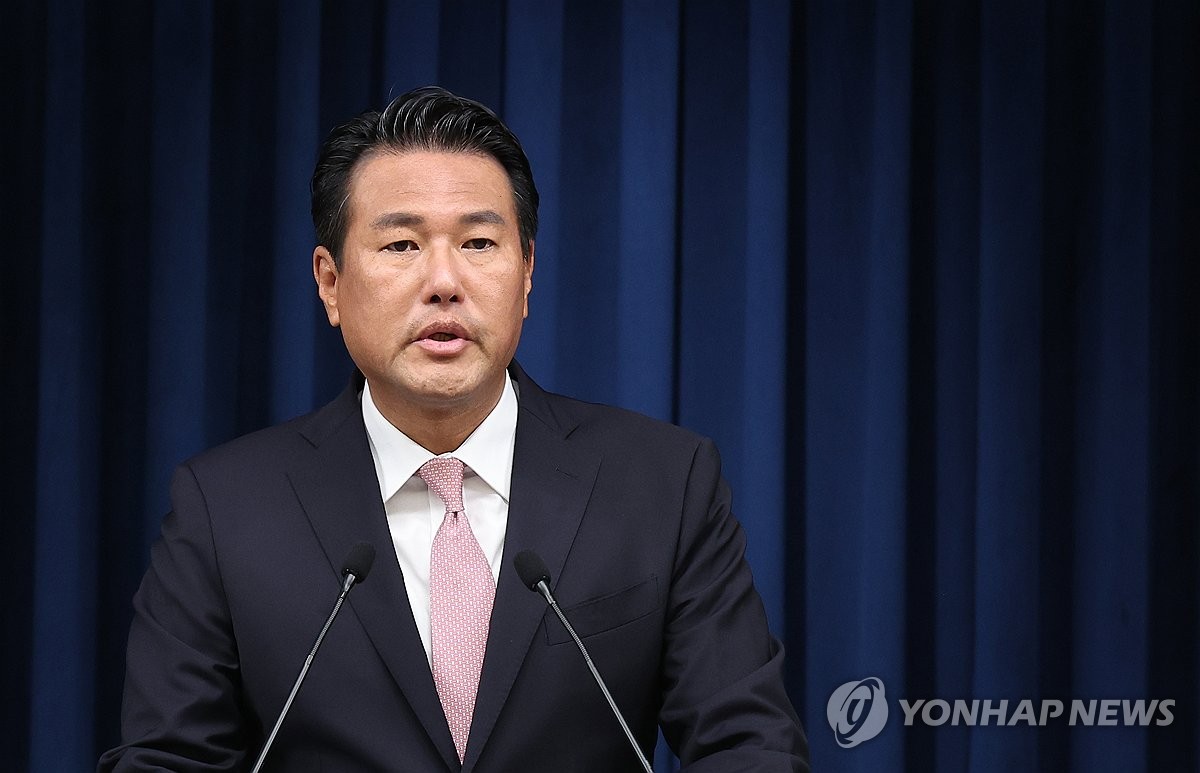 Principal Deputy National Security Adviser Kim Tae-hyo briefs reporters on President Yoon Suk Yeol's upcoming trip to Indonesia and India to attend the ASEAN and G20 summits, at the presidential office in Seoul on Aug. 31, 2023. (Yonhap)