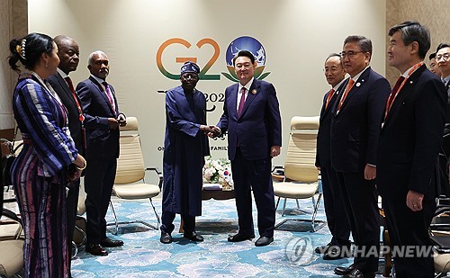 G20 en Inde : Yoon rencontre le président nigérian pour la coopération économique