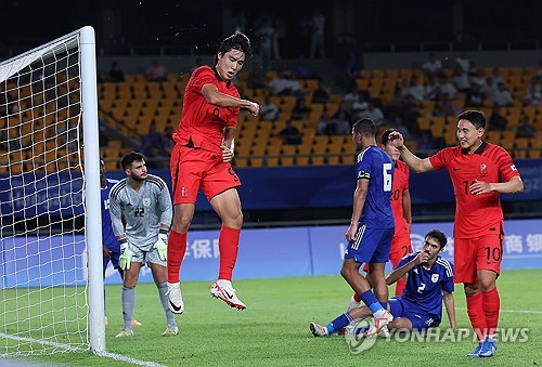 Bak Jae-yong of South Korea (L) celebrates after scoring a goal against Kuwait during the teams' Group E match at the Asian Games at Jinhua Stadium in Jinhua, China, on Sept. 19, 2023. (Yonhap)