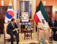 رئيس الوزراء يلتقي ولي العهد الكويتي خلال زيارته إلى الصين