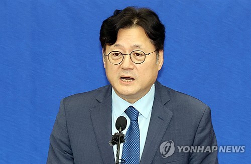 민주 새 원내대표에 3선 홍익표…"이재명과 함께 총선승리"