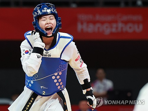 Park Hye-jin wins taekwondo gold
