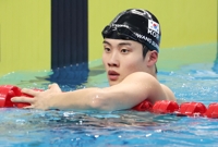 황선우, 자유형 200ｍ 1분47초08 전체 1위로 결승행…이호준 3위