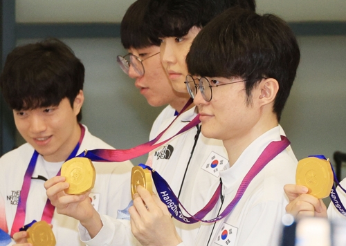 أبطال الرياضات الإلكترونية في الألعاب الآسيوية يعودون إلى الوطن