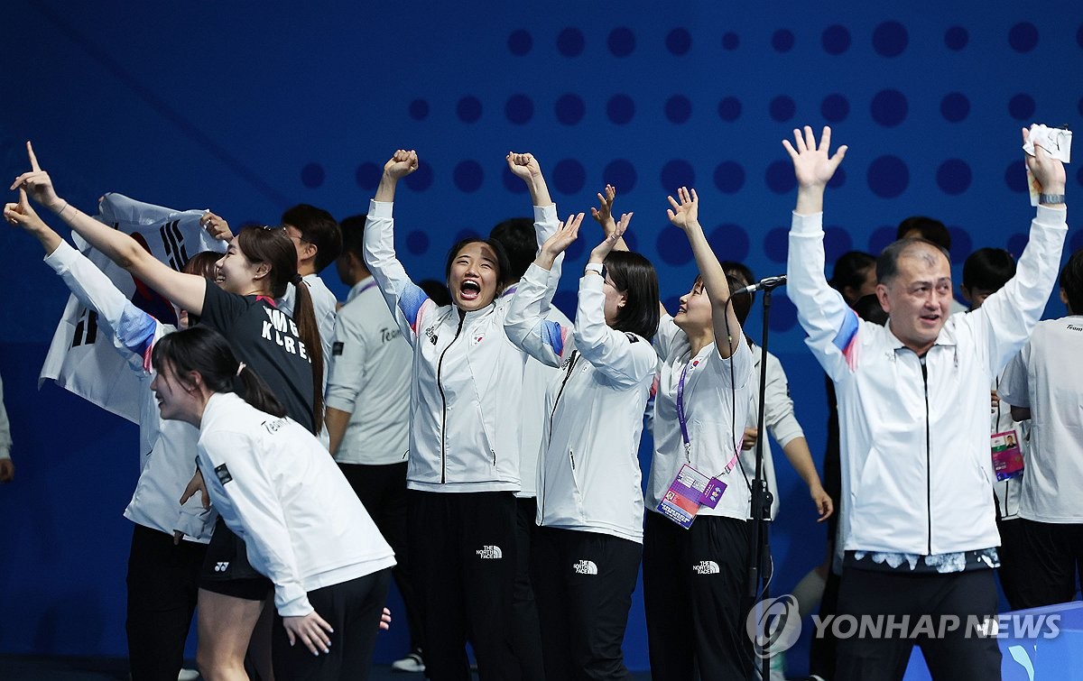 여자 배드민턴, 29년 만에 중국 꺾고 단체전 금메달