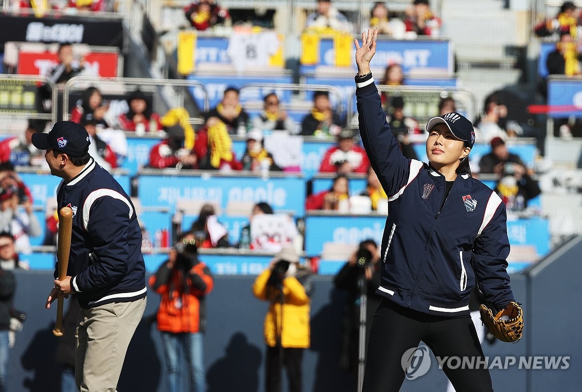 인사하는 이상화