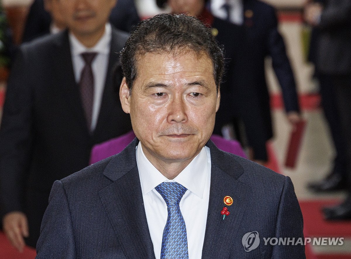 El ministro de Unificación, Kim Yung-ho, asiste a una reunión del Gabinete en el complejo gubernamental de Seúl, el 12 de diciembre de 2023. (Yonhap)
