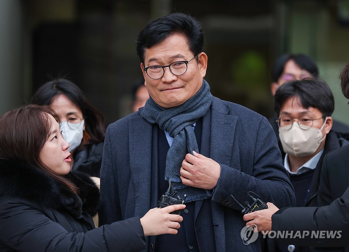 '돈봉투 의혹' 송영길 구속…법원 "사안 중하고 증거인멸 염려"