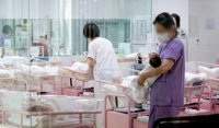 (LEAD) (News Focus) Under 'national emergency' over ultralow birth rate, S. Korea to intensify support for work-life balance, child care, housing