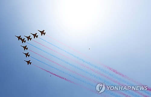 Les Black Eagles effectueront demain et mercredi des vols acrobatiques dans le ciel de Séoul
