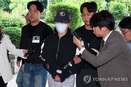 A medical school student, only identified by his surname Choi, is taken to the Seoul Central District Prosecutors Office on the charge of murdering his girlfriend on May 14, 2024. (Yonhap)