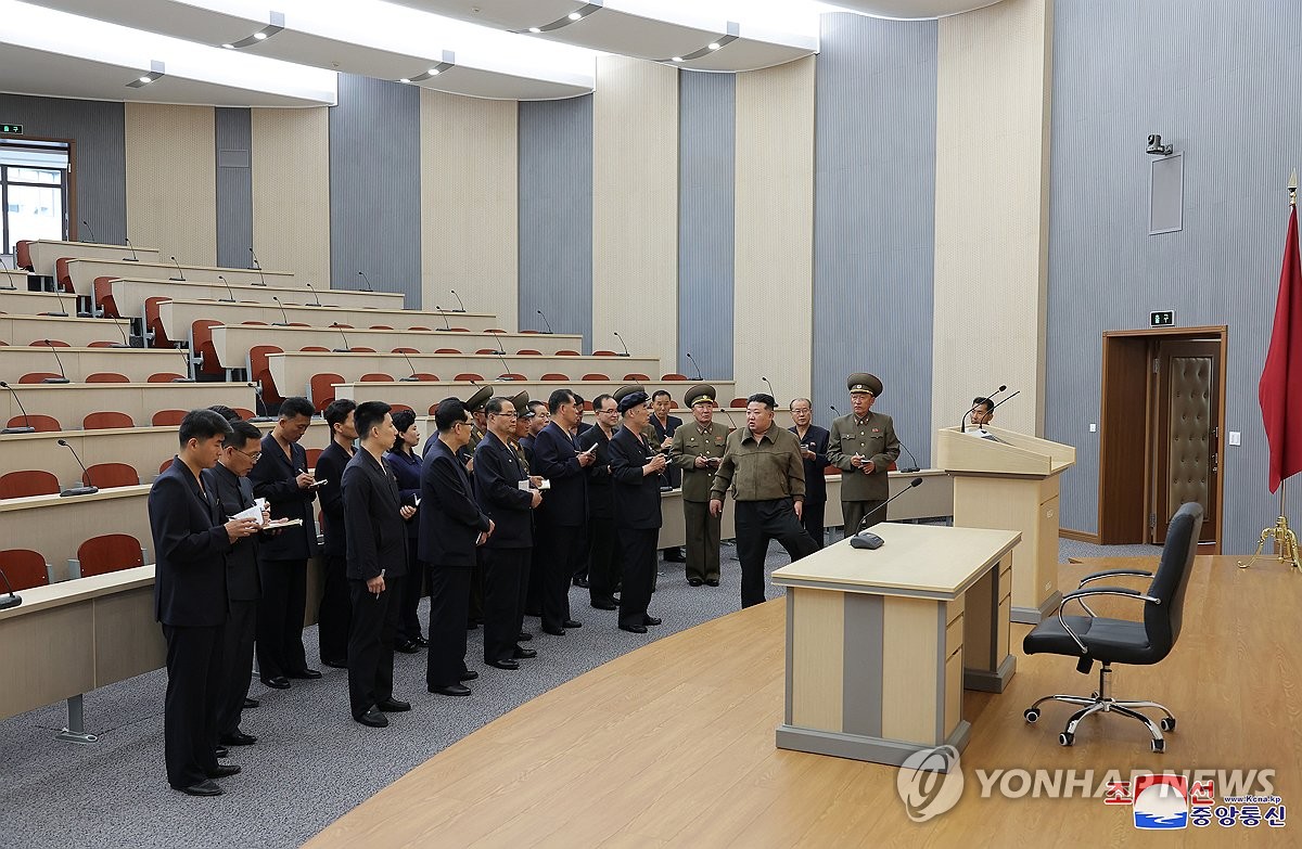 북한 김정은, 완공된 당 중앙간부학교 방문