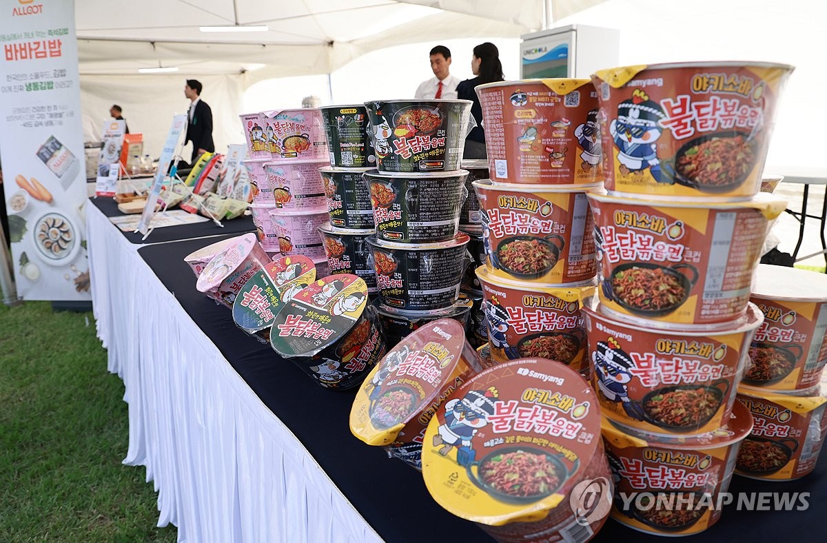 Bowls of Samyang Foods' spicy chicken ramyeon are displayed at a ceremony marking the 36th anniversary of SMEs Entrepreneur's Day held at the presidential office in Seoul on May 23, 2024. (Yonhap)