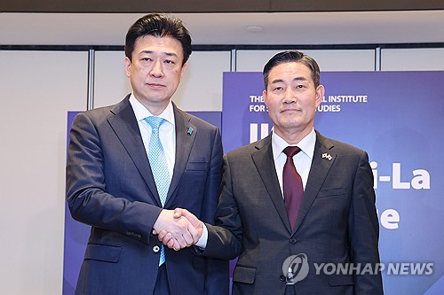 韓日国防相が会談