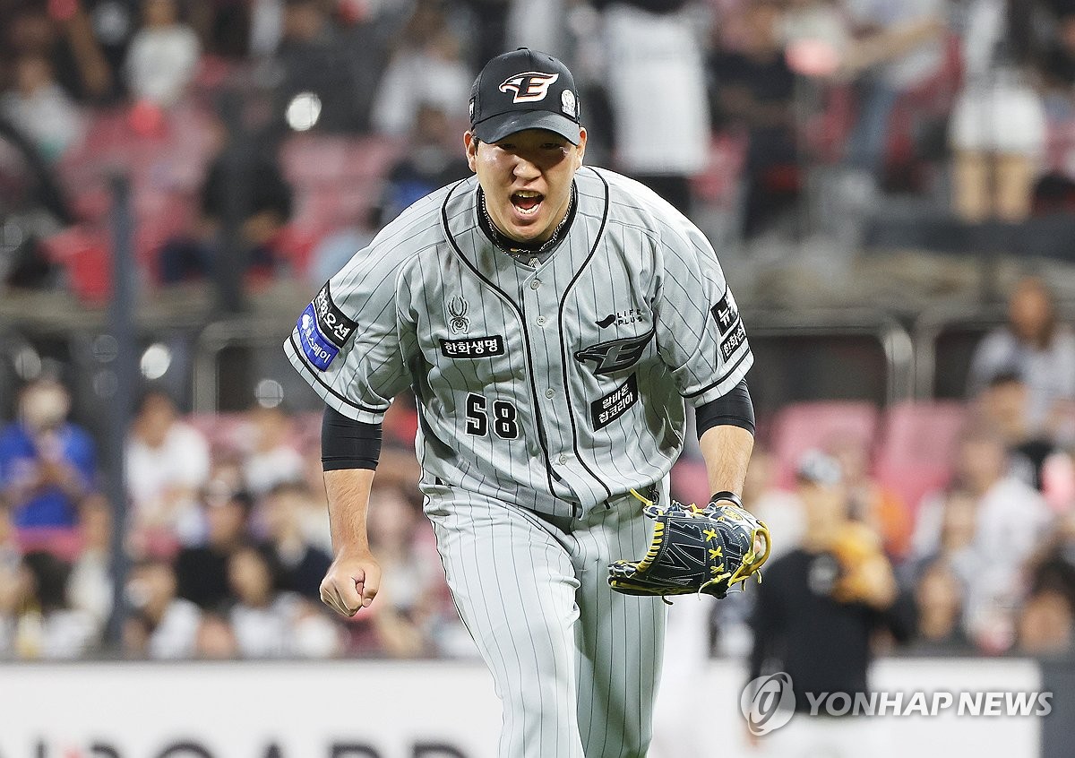 Hanwha Eagles reliever Park Sang-won celebrates after striking out Oh Jae-il of the KT Wiz during the teams' Korea Baseball Organization regular-season game at KT Wiz Park in Suwon, 30 kilometers south of Seoul, on June 4, 2024. (Yonhap)