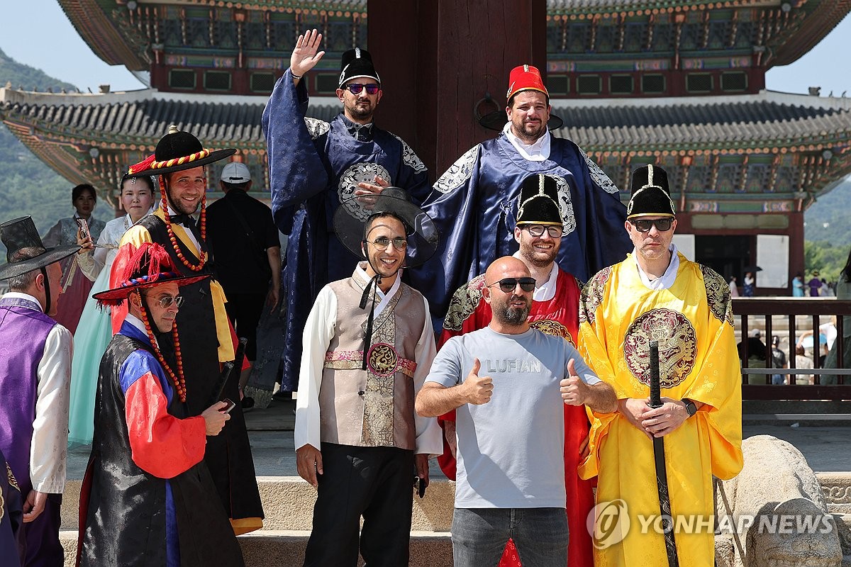 방한 외국인 관광객 급증…코로나19 이전 수준 회복