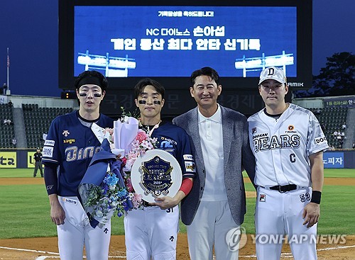 Ex-KBO hit king sees more history ahead for record breaker