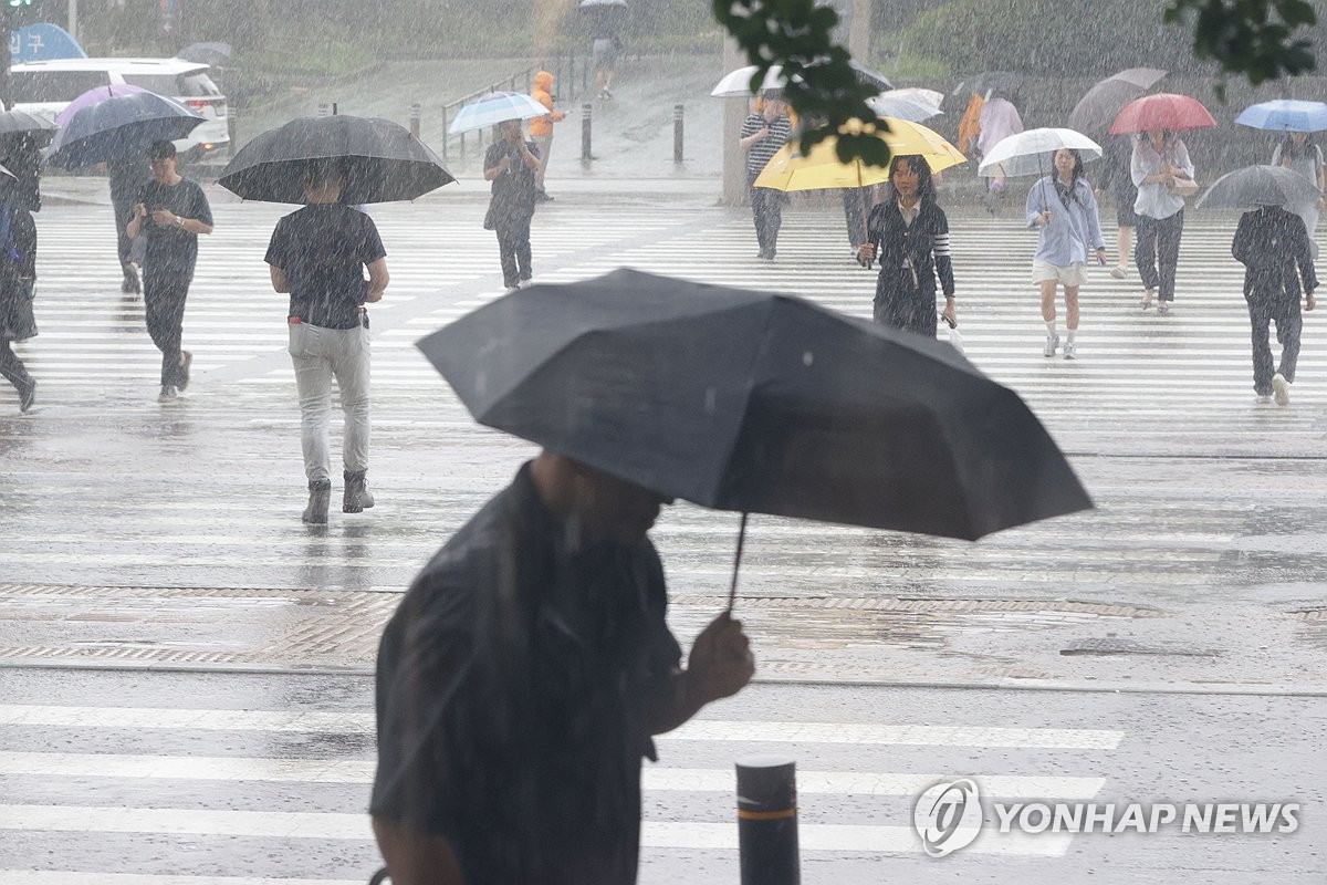 Fuerte lluvia en Seúl | AGENCIA DE NOTICIAS YONHAP