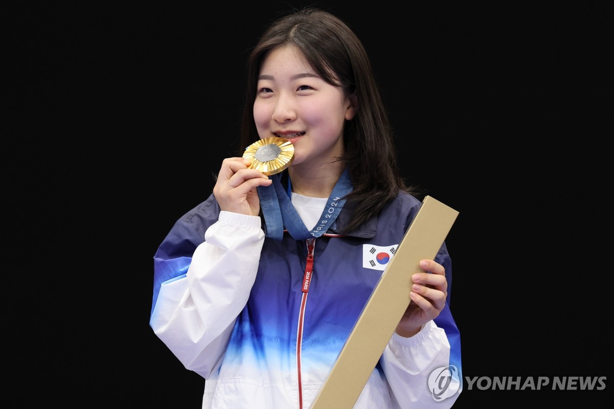 (2nd LD) (Olympics) Teen shooter Ban Hyojin wins gold in women's air