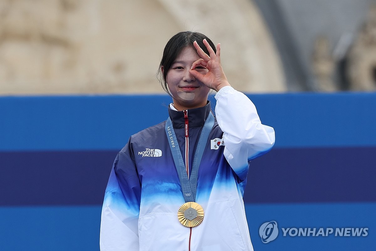 '양궁 천재' 임시현, 3관왕 달성