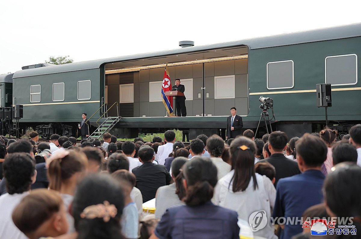 NK leader visits flood-stricken region | Yonhap News Agency