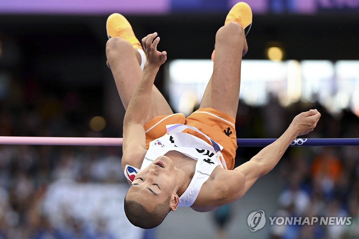 (LEAD) (Olympics) High jumper Woo Sanghyeok finishes 7th Yonhap News