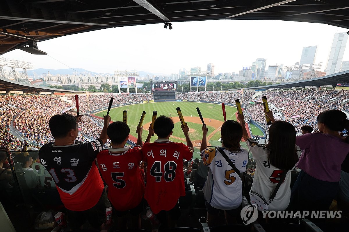 앞으로 5만6천326명…프로야구 43년 만에 '1천만 관중' 보인다