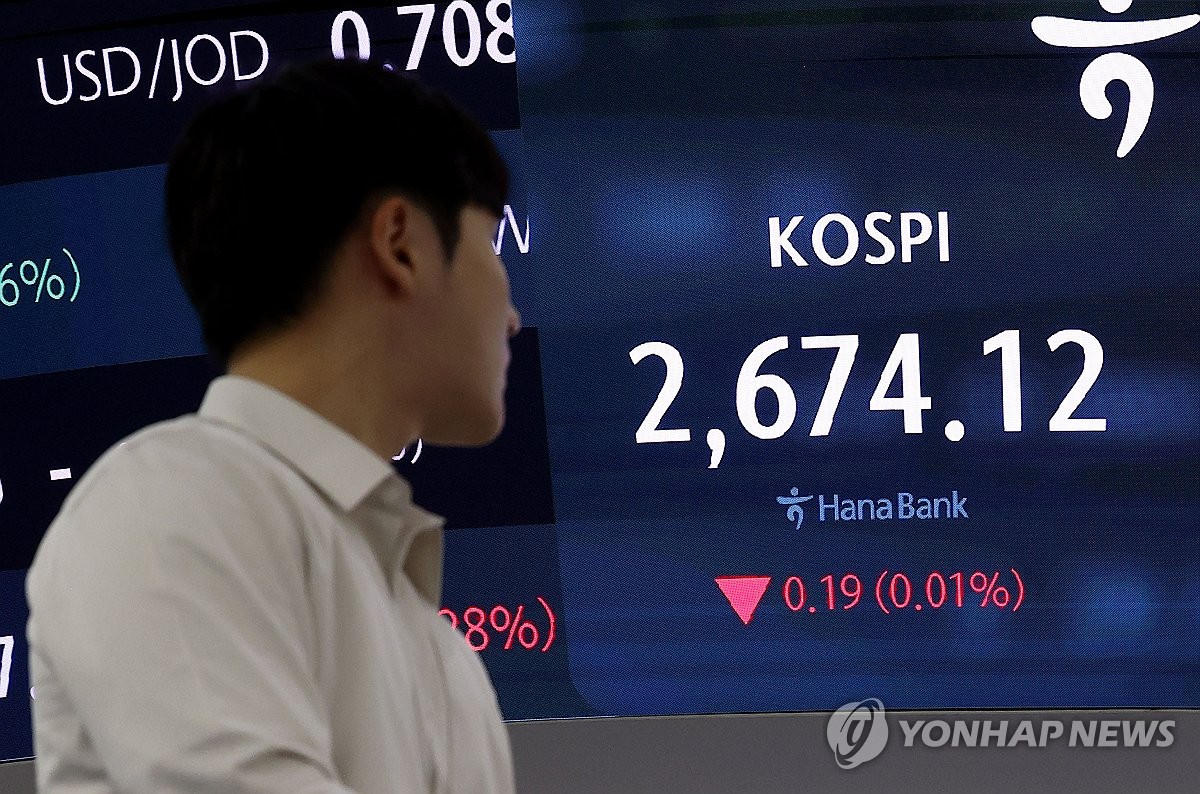 (LEAD) Seoul shares rise ahead of US Federal Reserve meeting