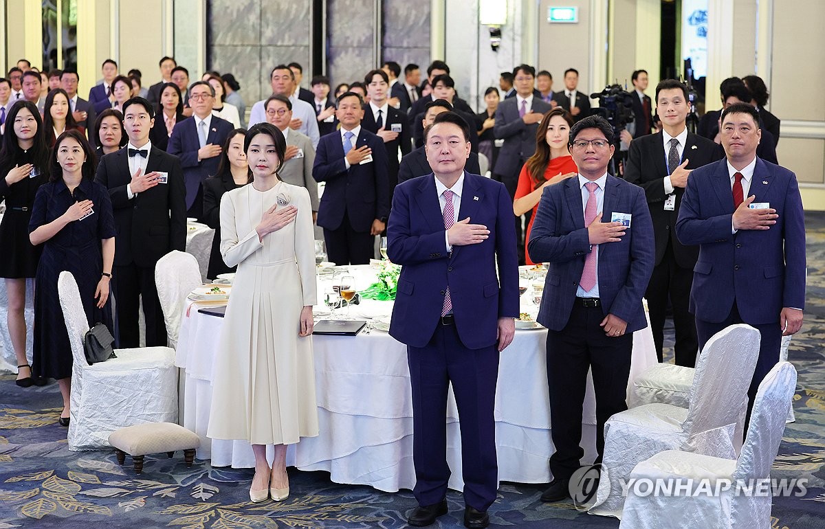 윤석열 대통령 부부, 싱가포르 동포오찬간담회 참석