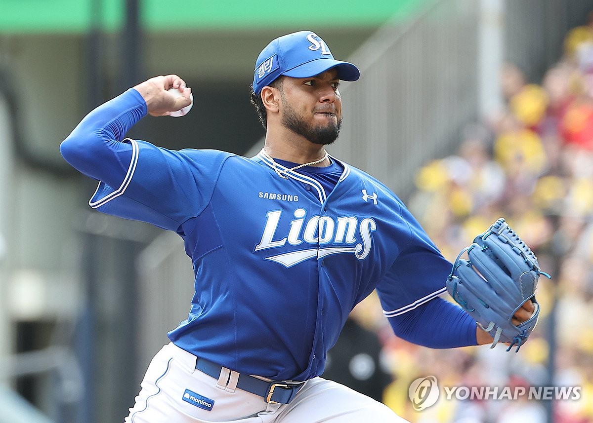 (LEAD) Dominican ace Reyes tosses scoreless gem to send Lions to Korean ...