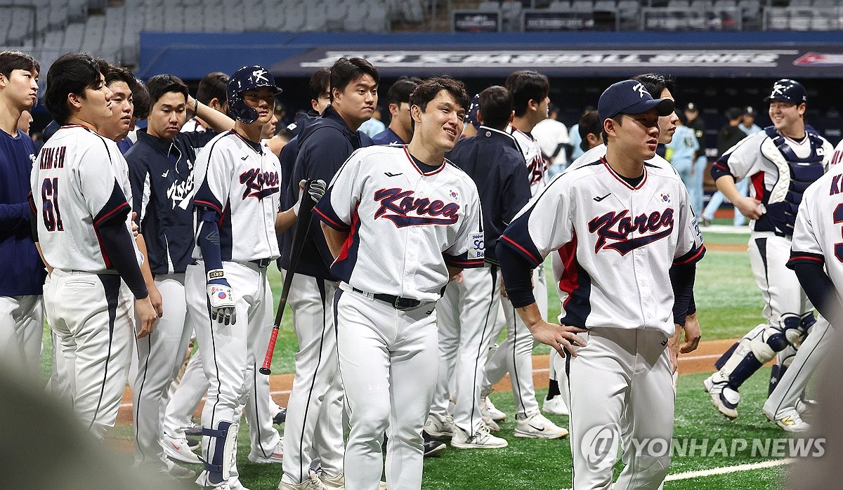 연습 경기 마친 야구 대표팀