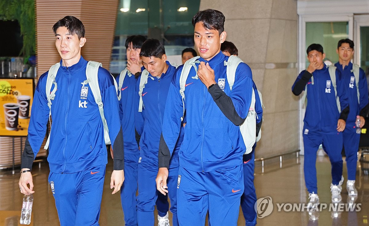 출국하는 축구국가대표팀 선수들