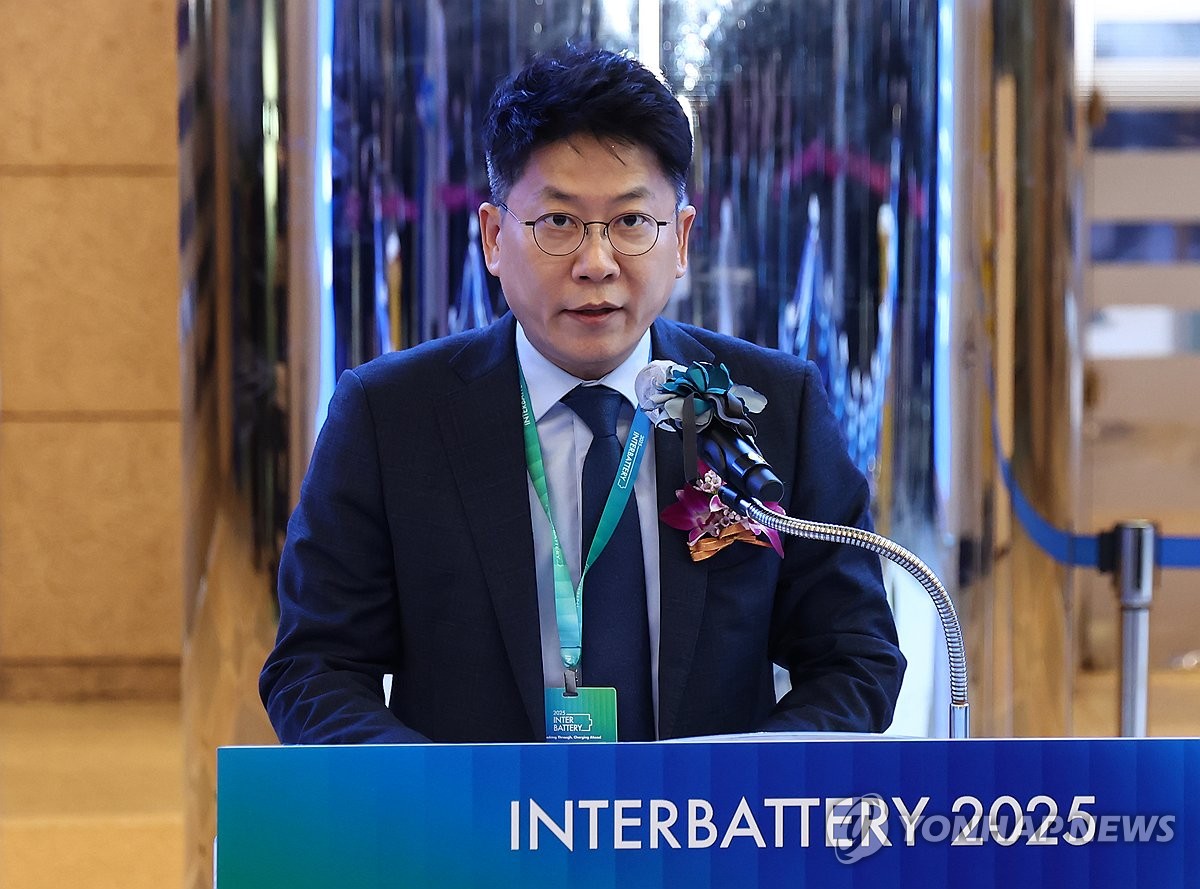 Kim Dong-myung, chief executive officer of LG Energy Solution Ltd. and chairman of the Korea Battery Industry Association (KBIA), delivers an opening speech at InterBattery 2025 held at the COEX exhibition hall in southern Seoul on March 5, 2025. (Yonhap)