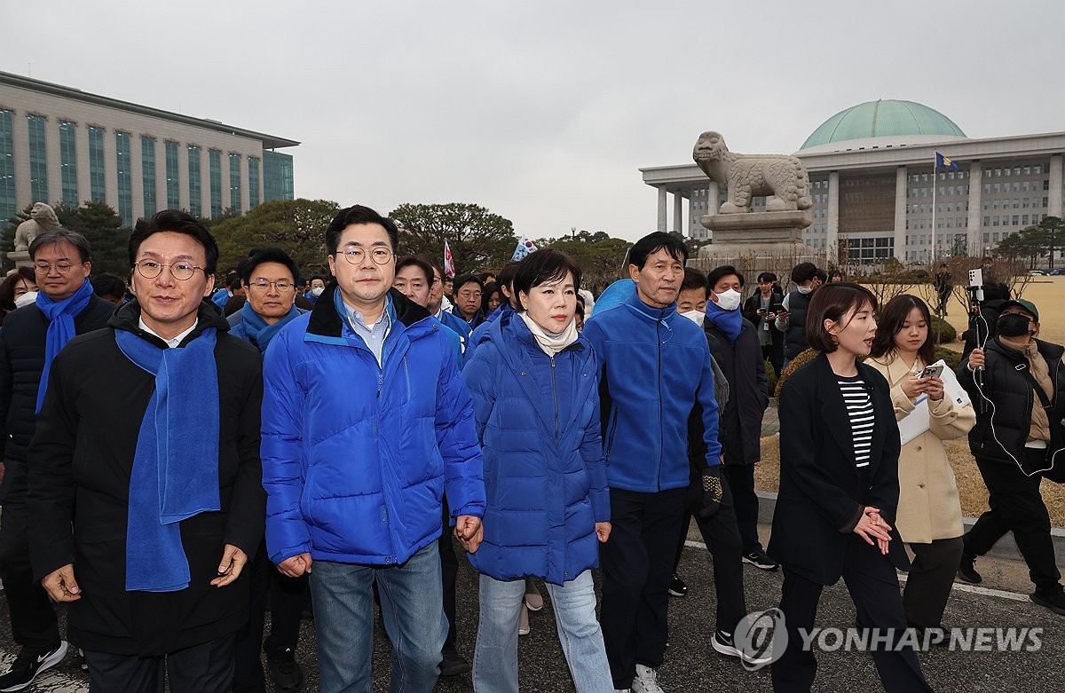 野党議員　尹氏罷免求め毎日８．７キロ「行進」