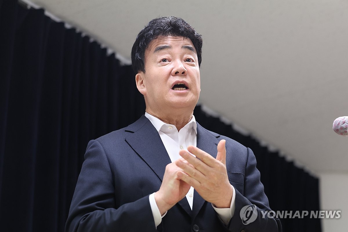 백종원 "모든 방송활동 중단…더본코리아 성장에 집중"