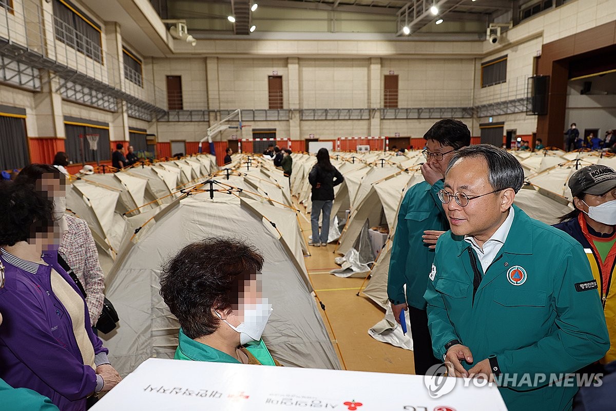 山火事で小学校に避難